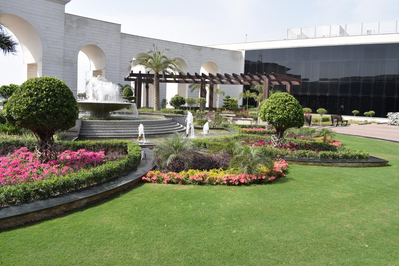 Defence Raya Golf & Country Club Lahore Exterior foto