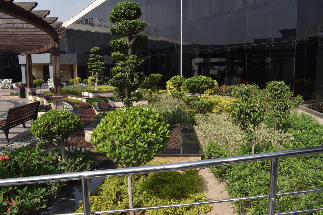 Defence Raya Golf & Country Club Lahore Exterior foto