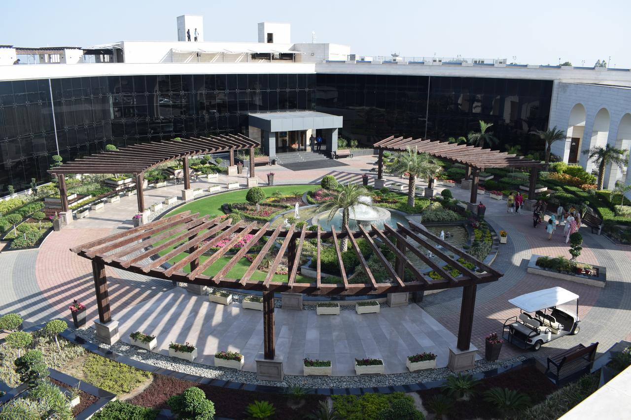 Defence Raya Golf & Country Club Lahore Exterior foto